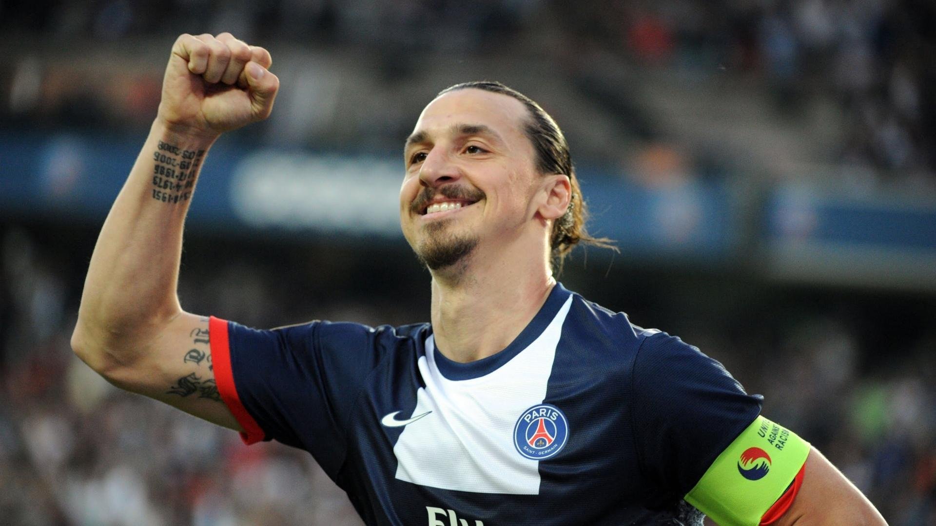 拼搏成就荣耀热血铸就传奇，拼搏铸就辉煌